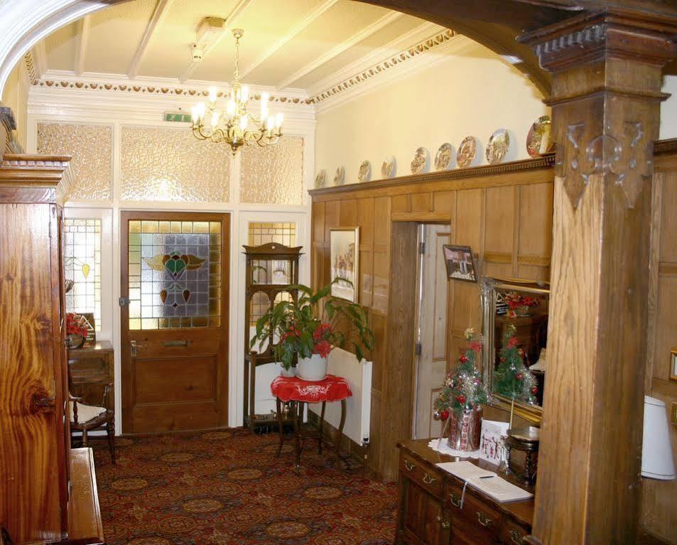 Balmoral Hotel Донкастър Екстериор снимка