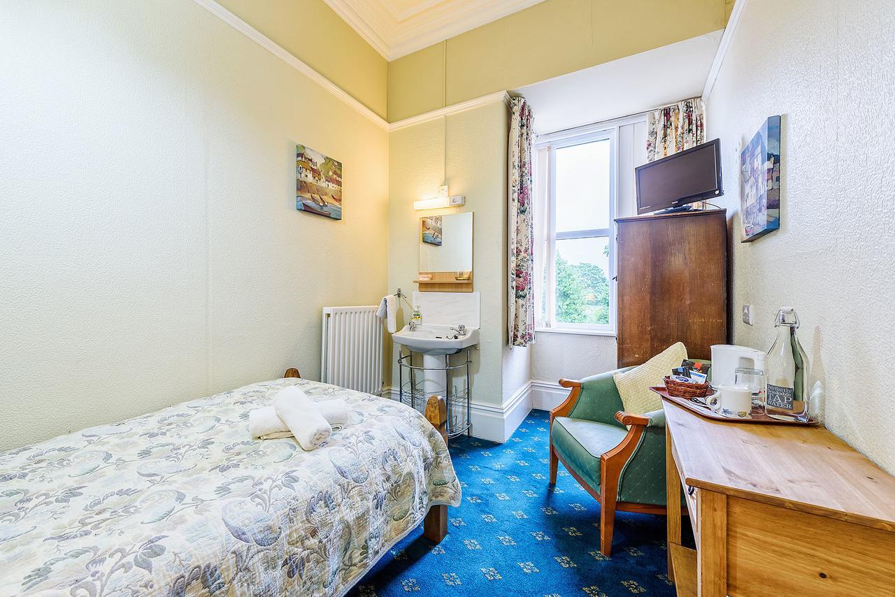 Balmoral Hotel Донкастър Екстериор снимка