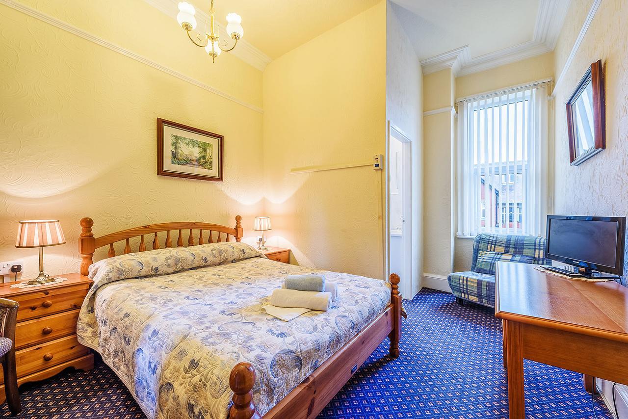 Balmoral Hotel Донкастър Екстериор снимка
