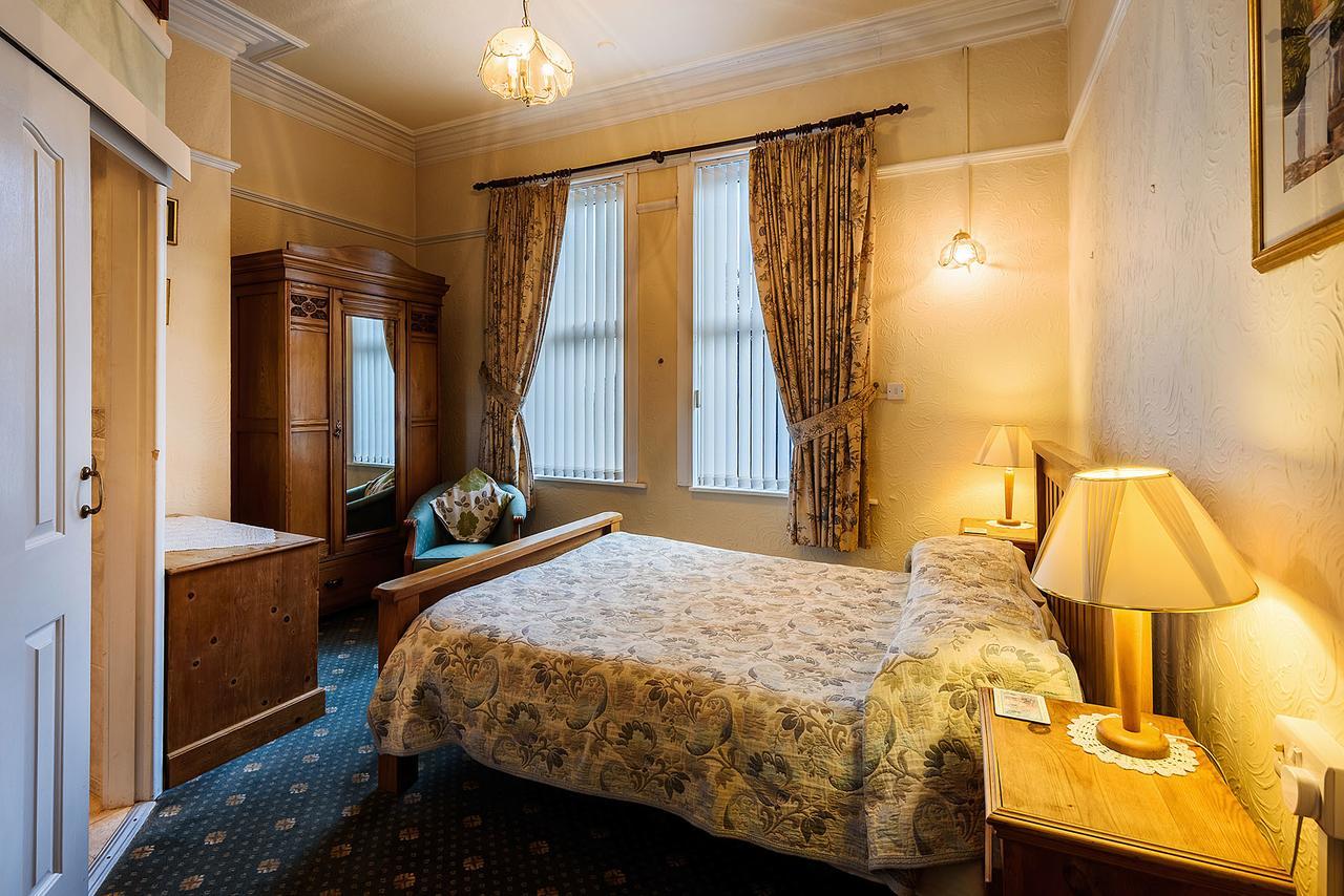 Balmoral Hotel Донкастър Екстериор снимка