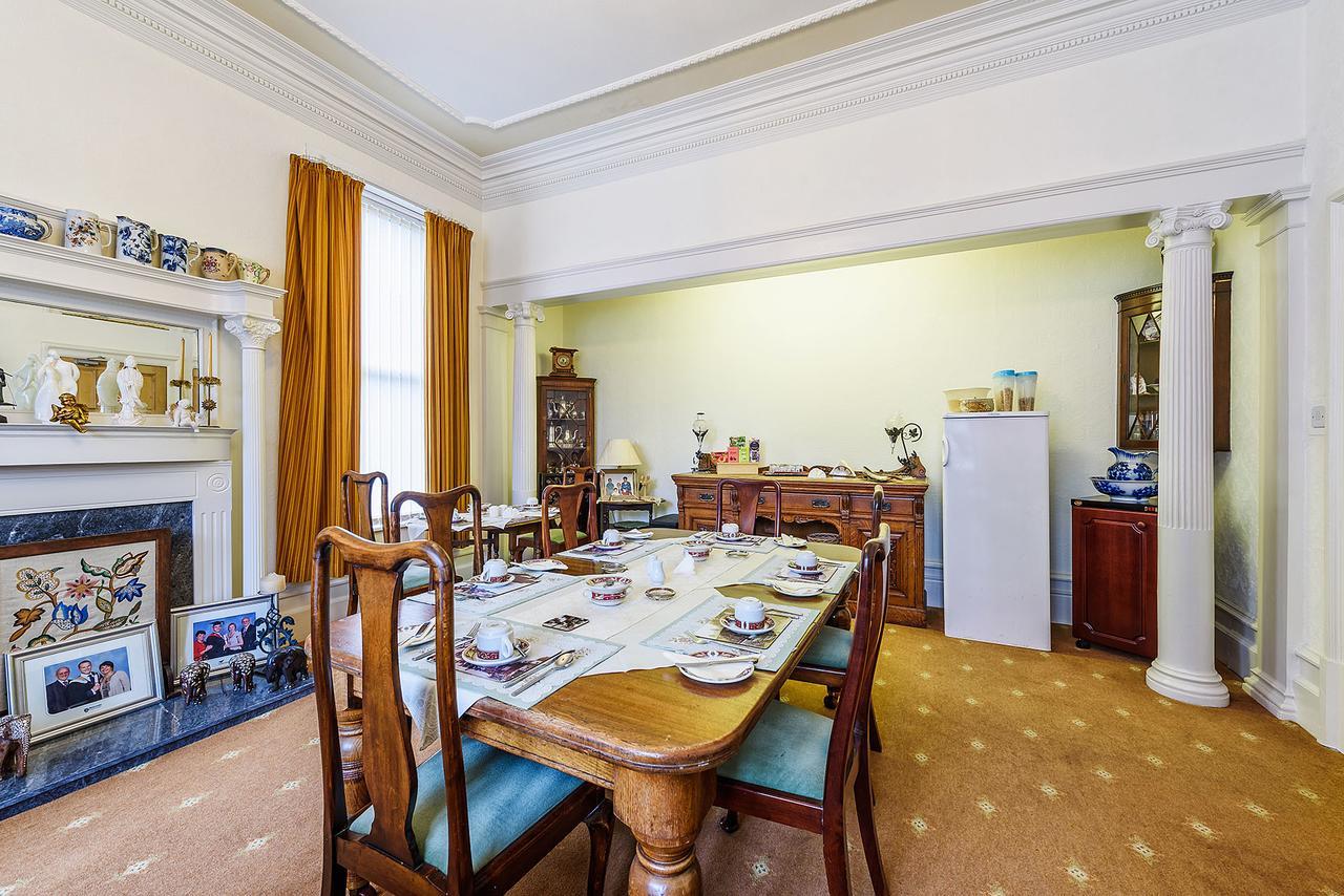 Balmoral Hotel Донкастър Екстериор снимка