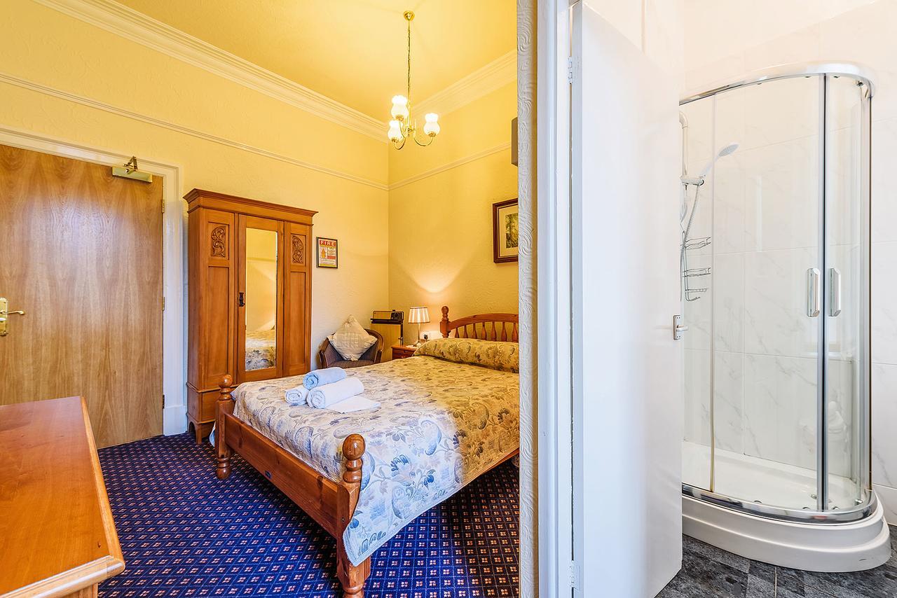 Balmoral Hotel Донкастър Екстериор снимка