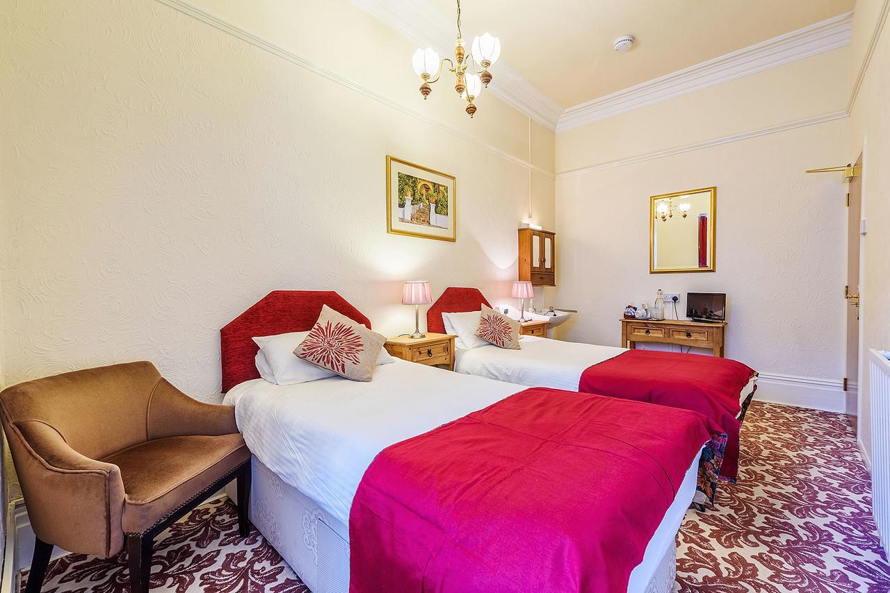 Balmoral Hotel Донкастър Екстериор снимка